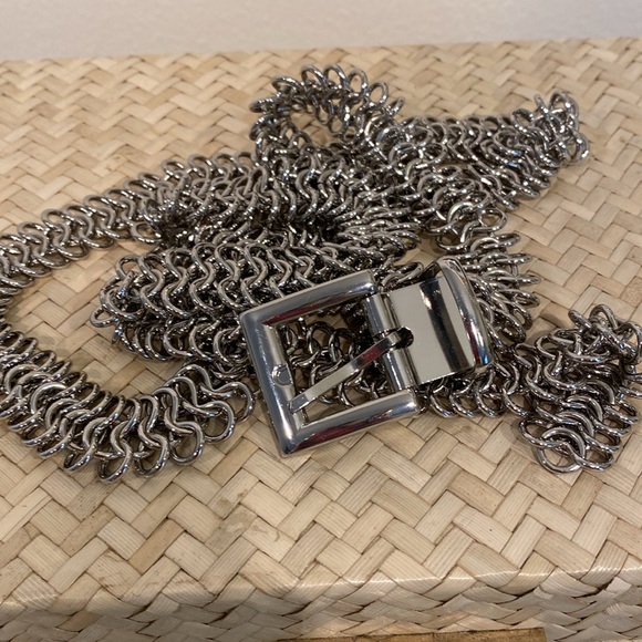 B-LOW THE BELT SILVER CHAIN BELT - Picture 2 of 5